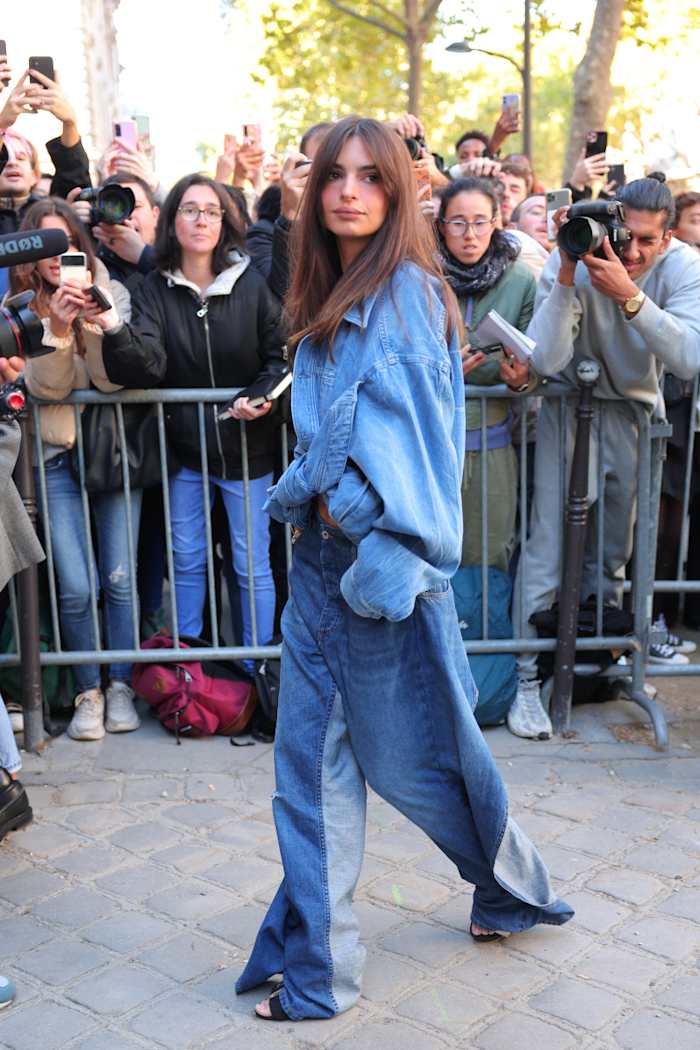 Emily Ratajkowski attends the Loewe Womenswear Spring/Summer 2023 show as part of Paris Fashion Week.